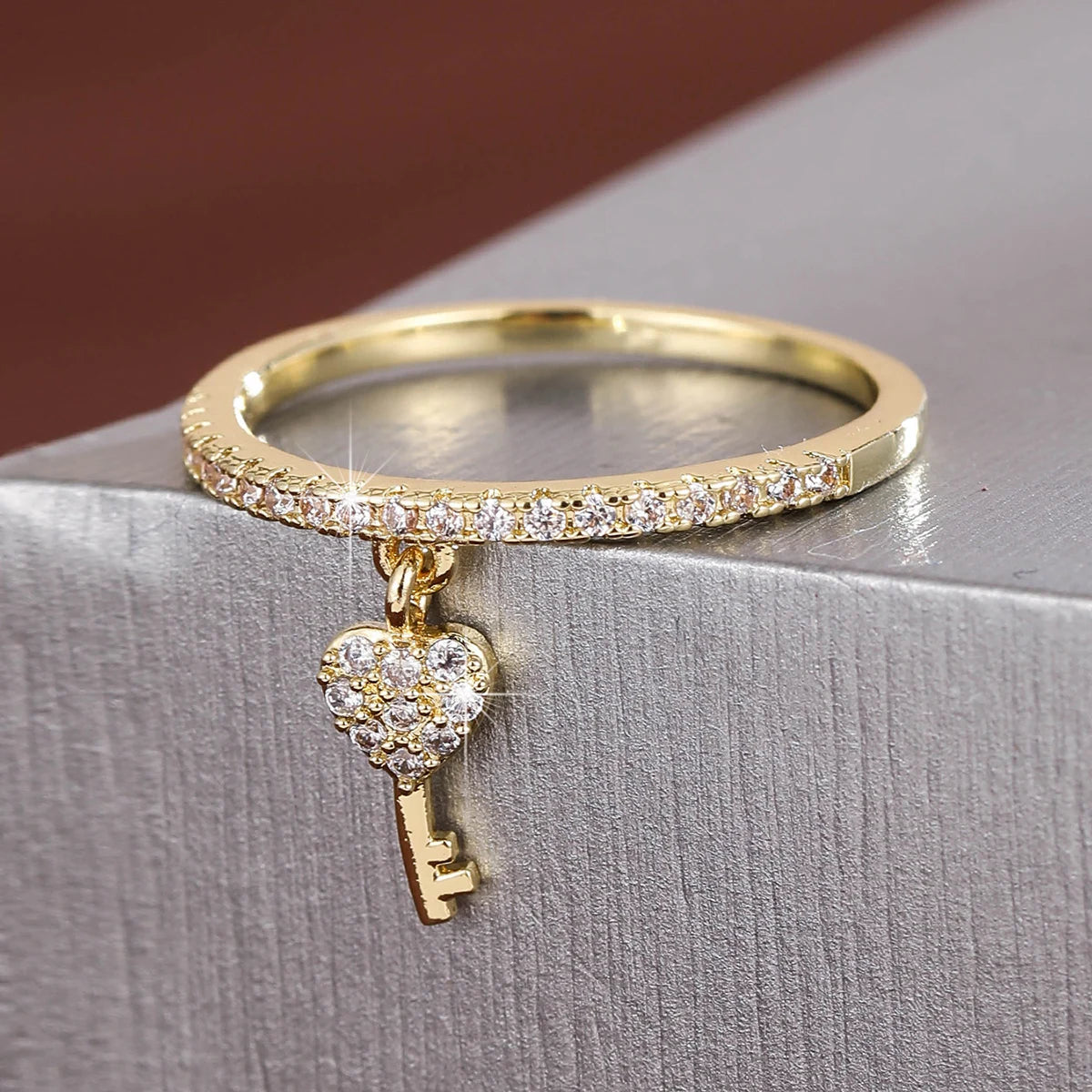 luckacco exquisite distinctive heart-shaped key design women's ring embellished with dazzling synthetic zirconia