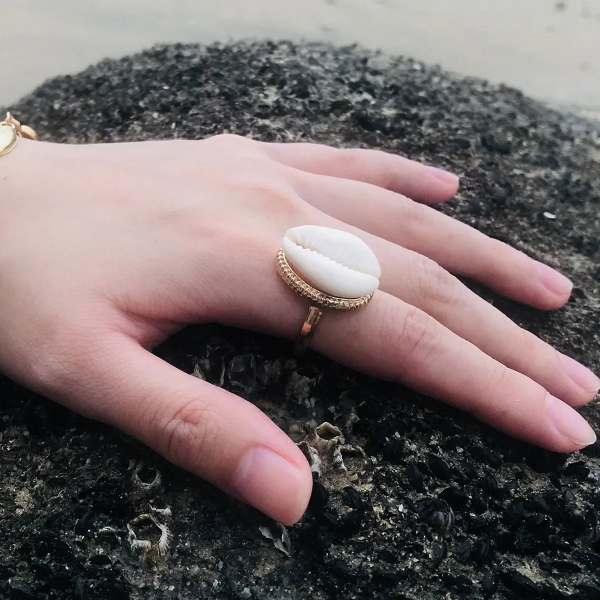 luckacco popular fashion shell ring for women halloween gift classic simple summer beach shell ring girls best friend jewelry gifts