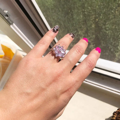 Luckacco New Women Geometric Flower Ring Female Light Luxury Charm Crystal Stone Cherry Blossom Ring Jewelry Bagye Acier Inoxydable Femme