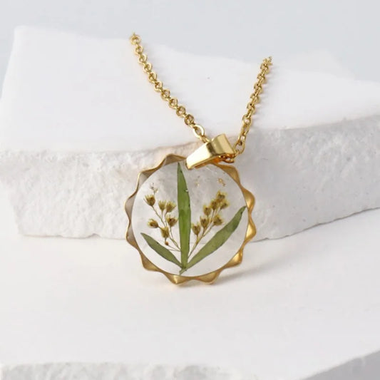 Luckacco Elegant Dried Flower Charm Necklace Handmaking Epoxy Resin Flowers Necklace Unique Plant Design Series Chain Necklace