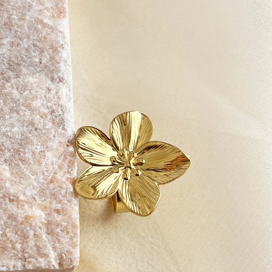Luckacco New Gold Color Flower Ring for Women Simple Temperament Party Fashion Trendy Charm Waterproof Jewelry Gifts
