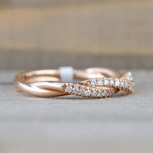 Luckacco Autumn and Winter Hot Selling Twist-shaped Zircon Ring For Women Fashion Jewellery Christmas Gift Anniversary Gift Size 5-11
