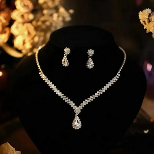 Luckacco Fashion Waterdrop Sparkling Rhinestone Necklace Women Light Luxury Jewelry Versatile Clavicle Chain Jewellery Accessories