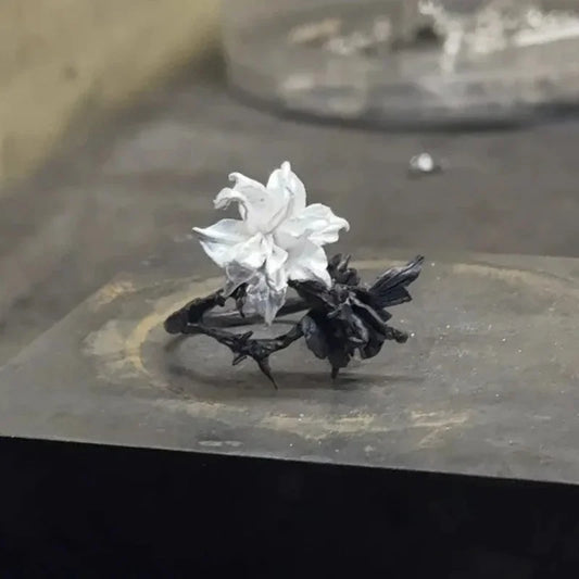 Luckacco Mandala Flower Exquisite Black and White Ring for Women Personality Metal Punk Party Finger Ring Fashion Jewelry Accessories