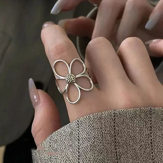 Luckacco Mandala Flower Exquisite Black and White Ring for Women Personality Metal Punk Party Finger Ring Fashion Jewelry Accessories