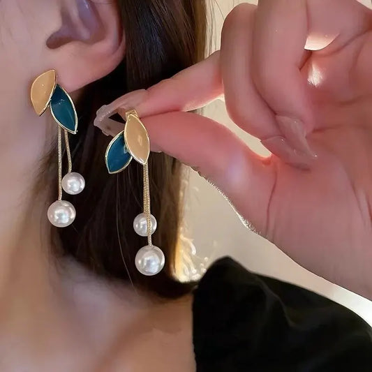 Luckacco Woman's Imitation Pearl Dangle Stud Earring Green Leaf Zinc Alloy Epoxy Earrings Gold Color Chain Vintage Daily Wear Jewelry