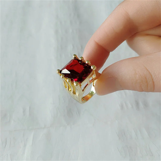 Luckacco Ladies Green Emerald Rings Romantic Classic Rings Valentine's Day Gifts Fashion Temperament Red Gems High Quality Jewelry