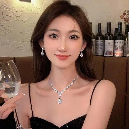 Luckacco Fashion Waterdrop Sparkling Rhinestone Necklace Women Light Luxury Jewelry Versatile Clavicle Chain Jewellery Accessories