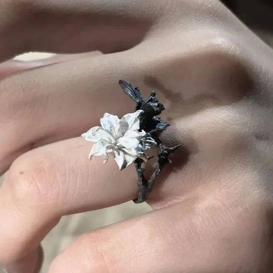 Luckacco Mandala Flower Exquisite Black and White Ring for Women Personality Metal Punk Party Finger Ring Fashion Jewelry Accessories
