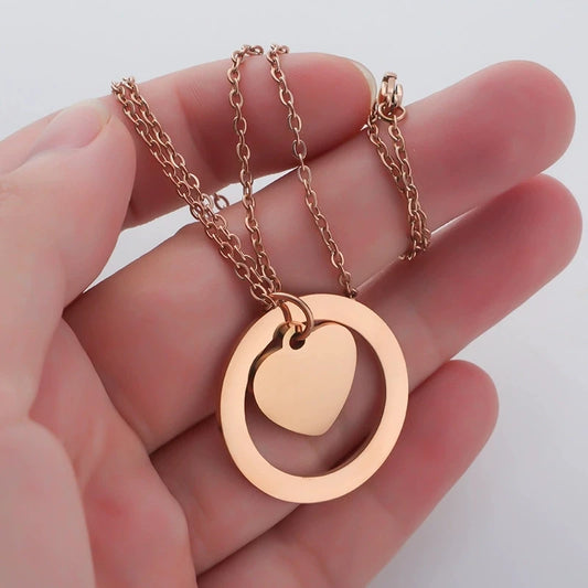 Luckacco Stainless steel exquisite, simple and fashionable necklace with circular ring and heart-shaped pendant