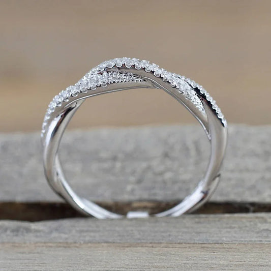 Luckacco Autumn and Winter Hot Selling Twist-shaped Zircon Ring For Women Fashion Jewellery Christmas Gift Anniversary Gift Size 5-11