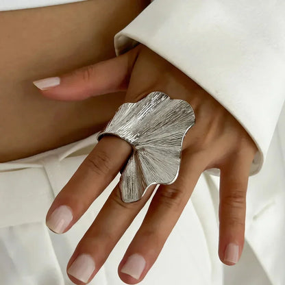 Luckacco Mandala Flower Exquisite Black and White Ring for Women Personality Metal Punk Party Finger Ring Fashion Jewelry Accessories