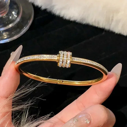 Luckacco Lucky Cute Colorful Five-Leaved Flower Stainless Steel Bracelets for Women Fashion Light Luxury Paty Jewelry Gifts