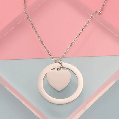 Luckacco Stainless steel exquisite, simple and fashionable necklace with circular ring and heart-shaped pendant