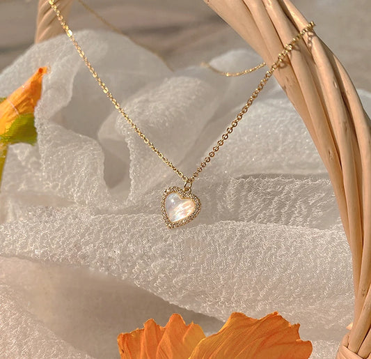 Luckacco Korean Elegant Pearl Beads Necklace for Women Fashion Rhinestone Shell Heart Pendant Necklace Girl Charms Vintage Choker Jewelry