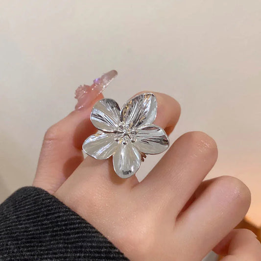 Luckacco New Gold Color Flower Ring for Women Simple Temperament Party Fashion Trendy Charm Waterproof Jewelry Gifts
